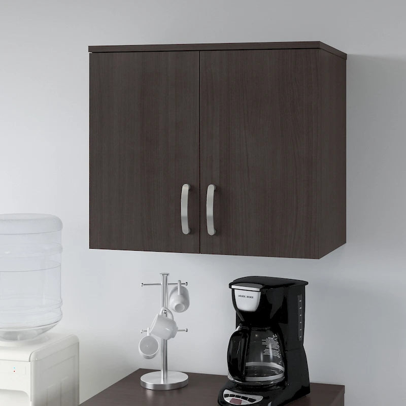 Universeller Wandschrank mit Türen und Einlegeböden