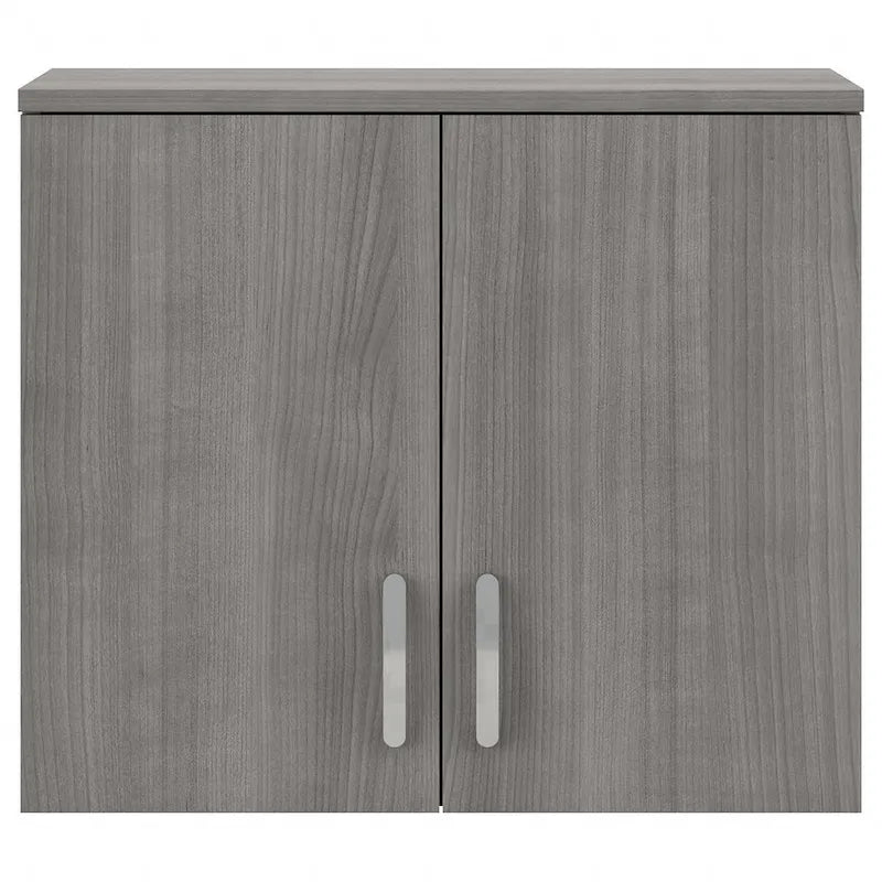 Universeller Wandschrank mit Türen und Einlegeböden