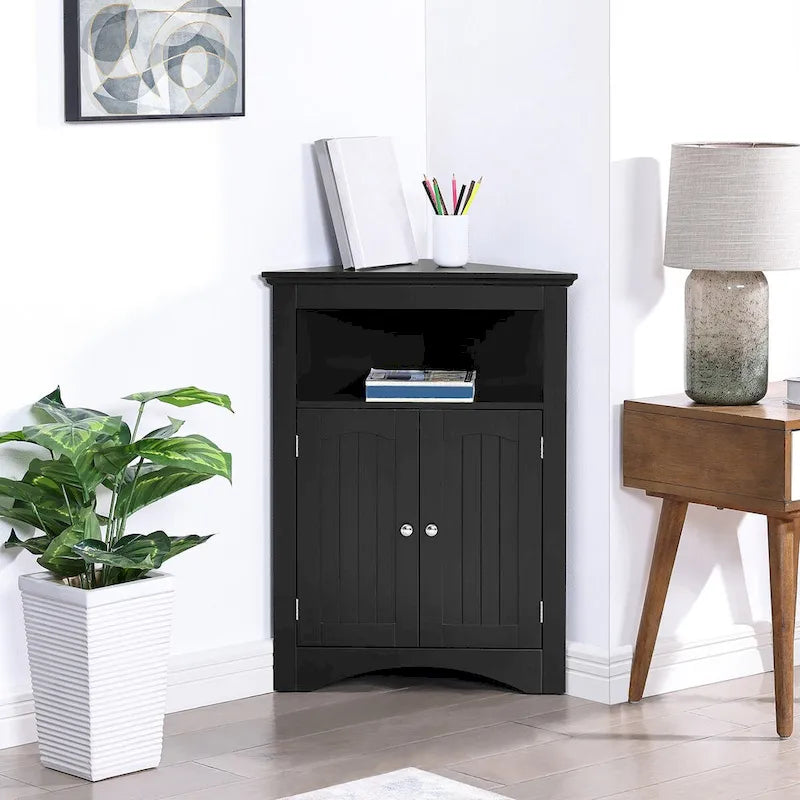 Freistehender Eckschrank mit Türen und Regalen