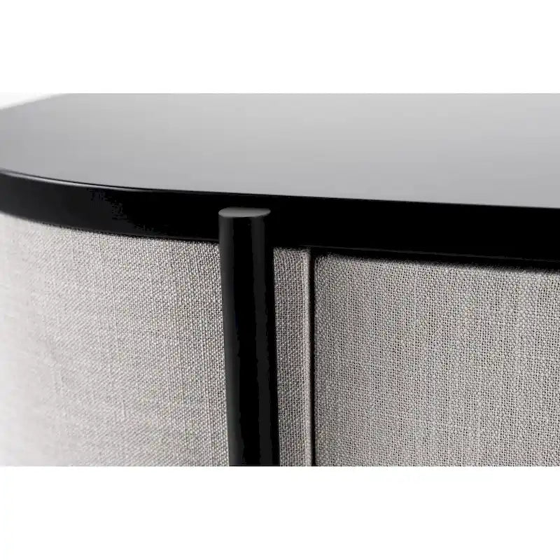 Modernes Sideboard aus beigem Stoff und schwarzem Metall