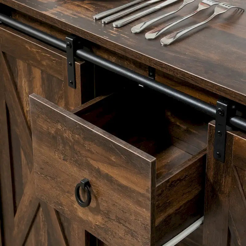 Industrielles Bauernhaus-Buffetschrank, Küchenanrichte mit Schiebetüren im Scheunentor-Stil, drei Schubladen und verstellbaren Einlegeböden